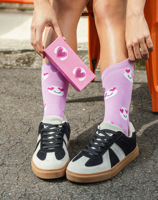 Medias  unisex largas empaque especial moradas carita enamorada
