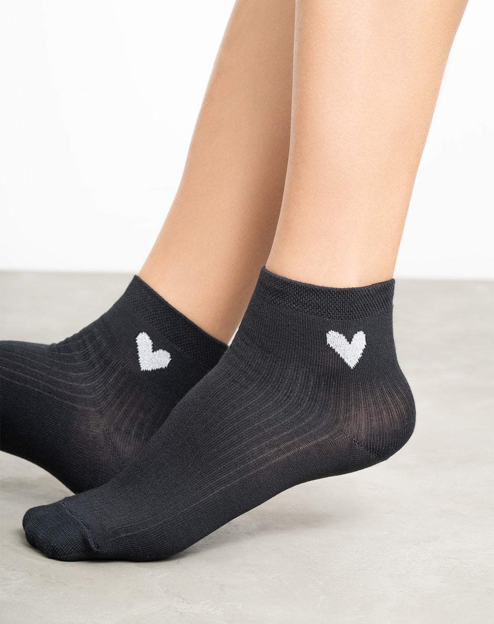 Medias para mujer tobilleras  negras con corazón